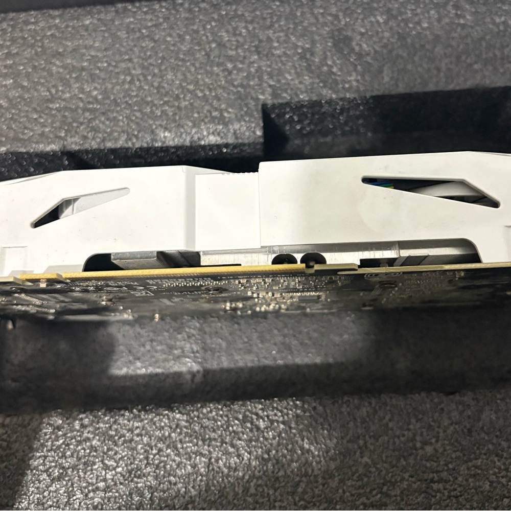 ASUS Dual-Fan White Graphics Card - Picture 6 of 6